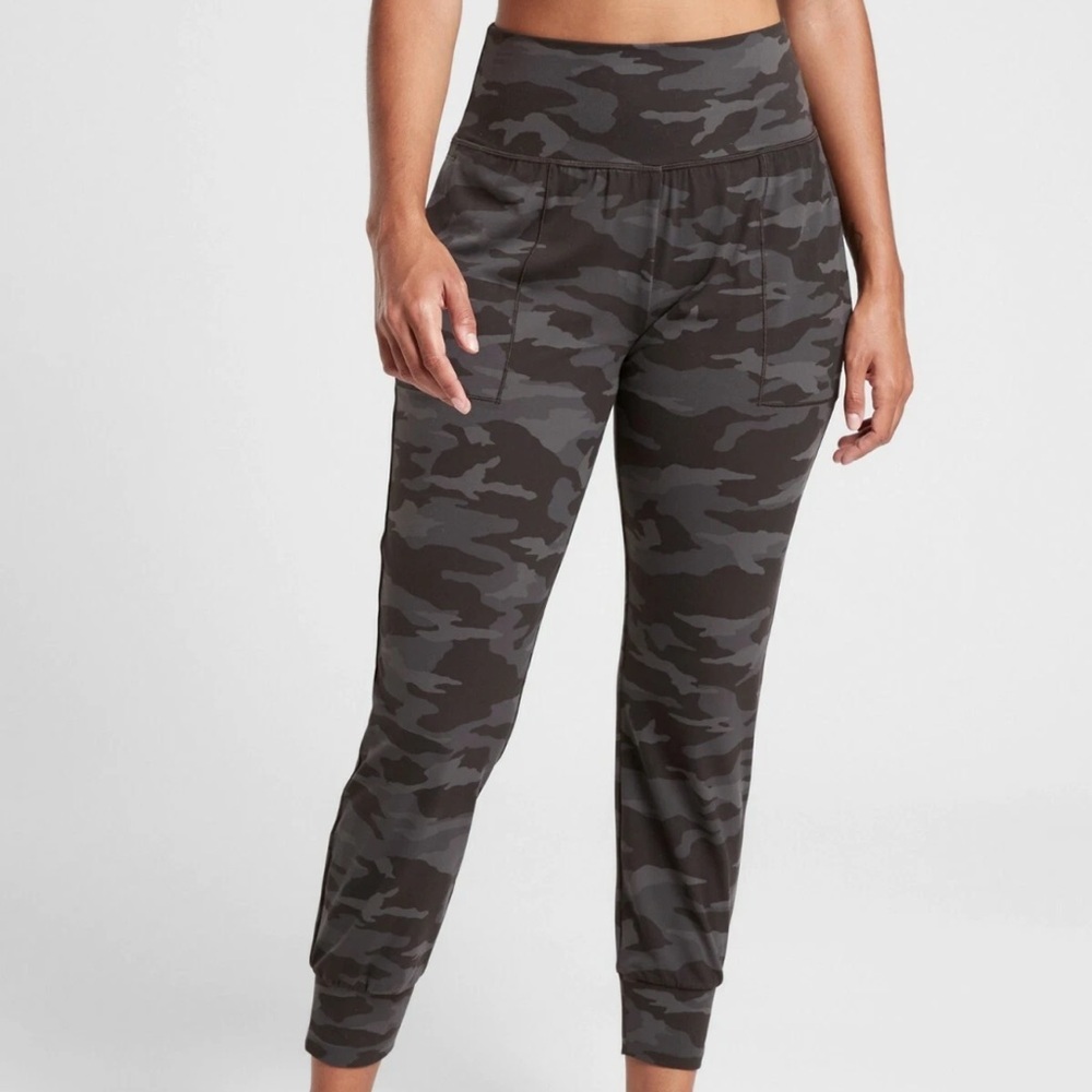 Athleta Salutation Camo Jogger High Rise Black Gray Medium